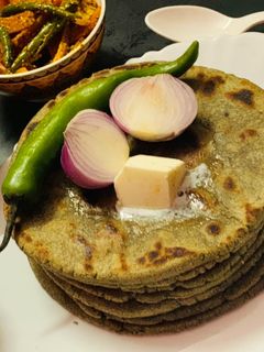 बाजरे की रोटी (bajre ki roti recipe in Hindi) रेसिपी मुख्य फोटो