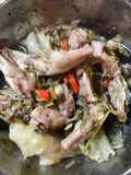 นึ่งไก่ลูกเดือยในหม้อหุงข้าว