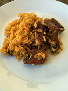 Una foto de Arroz con costillas de cerdo ibérico adobadas