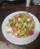 Ensalada de pasta completa con vinagreta de orégano