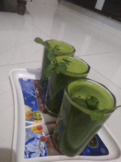 પાલક ફુદીના જ્યુસ (Spinach Mint Juice Recipe in Gujarati) રેસીપી મુખ્ય ફોટો