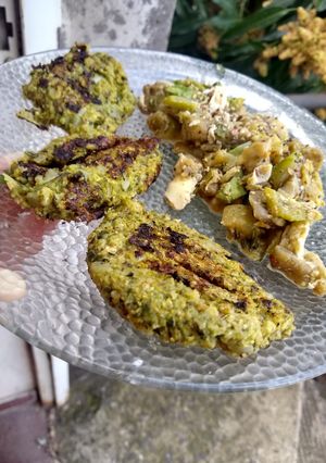 Una foto de Medallones o hamburguesitas de mijo con espinaca