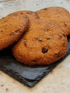 Una foto de Galletas de crema Lotus y pepitas de chocolate