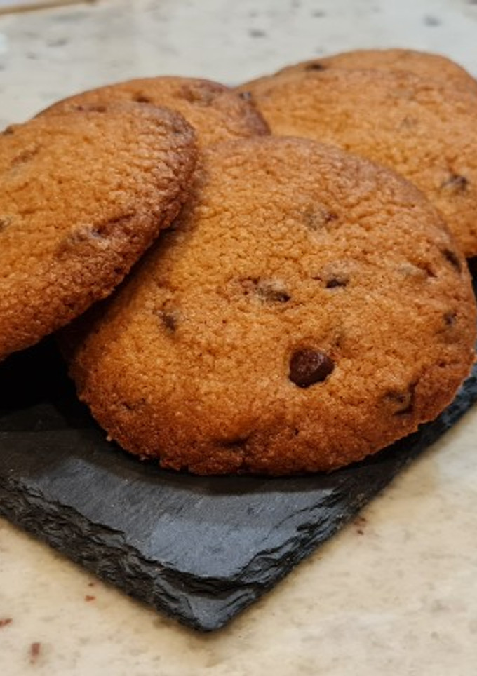 Una foto de Galletas de crema Lotus y pepitas de chocolate