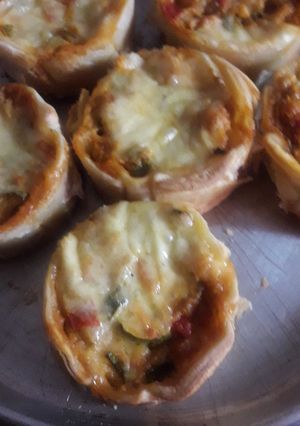 Una foto de Canastitas de zucchini y crema de choclos