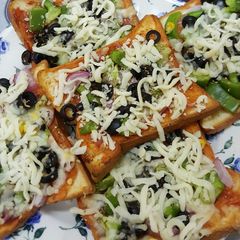 A picture of Bread pizza (dhara kitchen recipes).