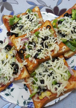 A picture of Bread pizza (dhara kitchen recipes).