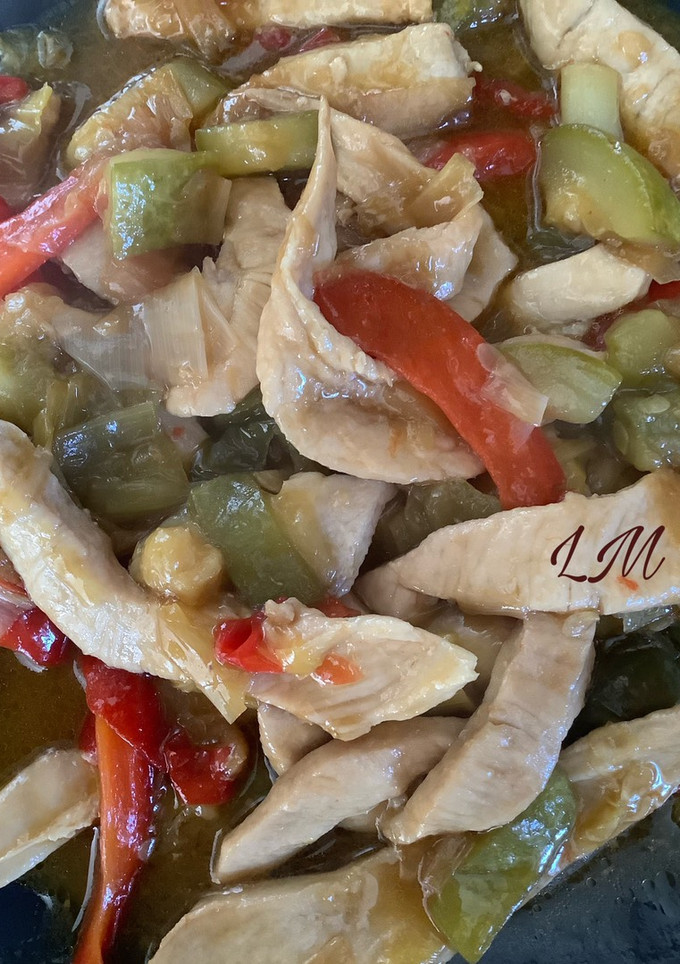Una foto de Pollo con verdura y salsa de soja