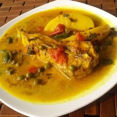 A picture of Chitol fish with tomato and pea carry (jul).