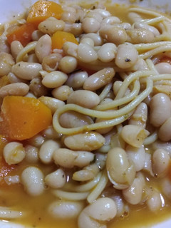 Una foto de Porotos con riendas