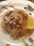 Vermicelli con gambas, gulas y setas shiitake