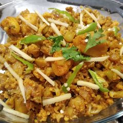 A picture of Aloo gobhi.