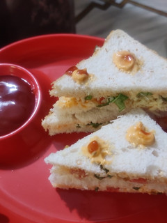 A picture of Cheese bread sandwich.