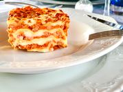 Una foto di lasagna di natale