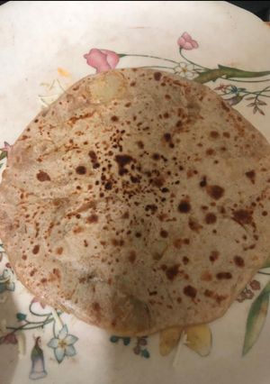 આલુ પરોઠા (Aloo Paratha Recipe In Gujarati) રેસીપી મુખ્ય ફોટો