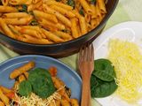 Sült paradicsomos, spenótos, sajtos penne (vegán)
