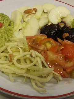 Una foto de Vianda para oficina 0 - ensalada de pollo, manzana, palta
