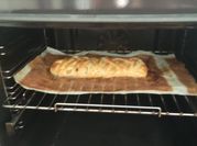 Una foto de strudel de frutas
