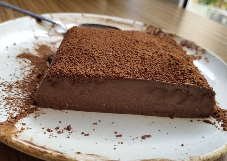 Smooth Chocolate Mousse Cake