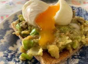 Foto principal de Tostada con huevo pasado por agua ¡lo mejor en desayunos!