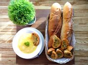 Gambar garlic bread baguette