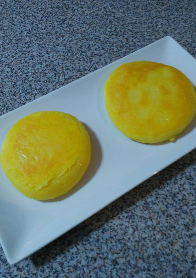 Una foto de Arepa pan de maíz con "mostaza"