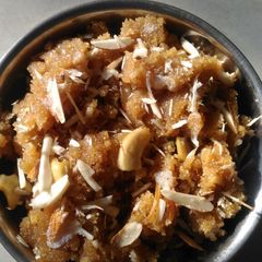 A picture of Jaggery rava halwa.