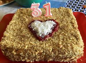 Una foto de Torta fácil manjar-nuez