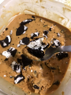 Una foto de Helado de dulce de leche y oreos casero