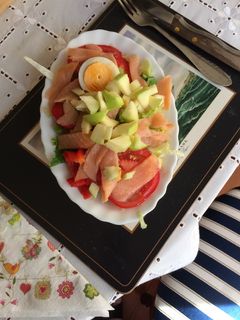 Saláta füstölt lazaccal recept fotója