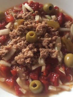 Una foto de Aliño de pimientos asados y atún 🌶🐟