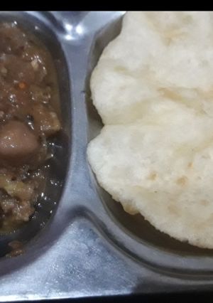 भटूरे छोले (bhature chole recipe in Hindi) रेसिपी मुख्य फोटो
