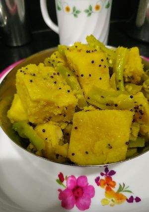 खट्टा मीठा खमन ढोकला (khatta meetha khaman dhokla recipe in Hindi) रेसिपी मुख्य फोटो
