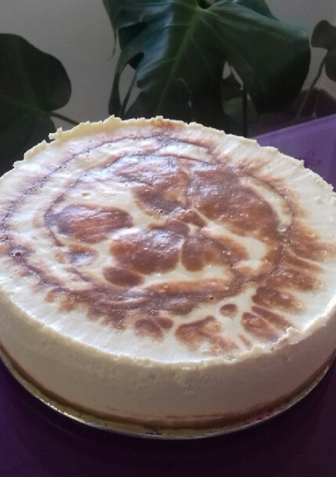 Una foto de Tarta helada de queso, chocolate y Baileys