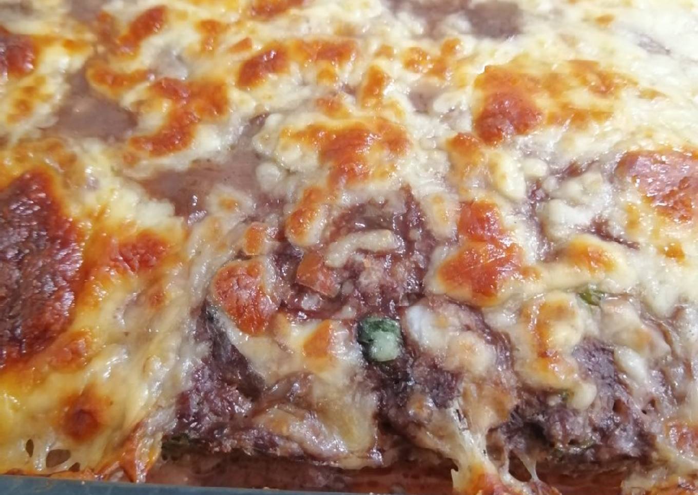 Pastel de carne al horno relleno