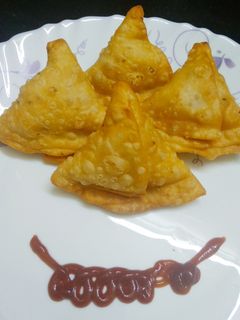 சமோசா (samosa recipe in tamil) செய்முறை முக்கிய புகைப்படம்