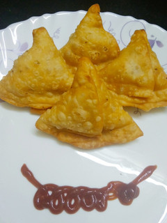 சமோசா (samosa recipe in tamil) செய்முறை முக்கிய புகைப்படம்