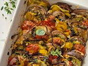 Une photo de tian de courgettes et tomates