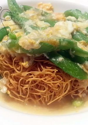 A picture of Mee krob crispy vermicelli.