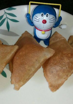 समोसा के आकार की खस्ता कचोरिया (Samosa shaped khasta kachoriya recipe in hindi) रेसिपी मुख्य फोटो