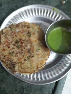 सूजी उत्तपम (Suji Uttapam recipe in Hindi) रेसिपी मुख्य फोटो