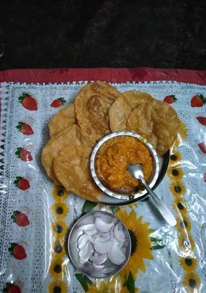 A picture of Puri bhaji.