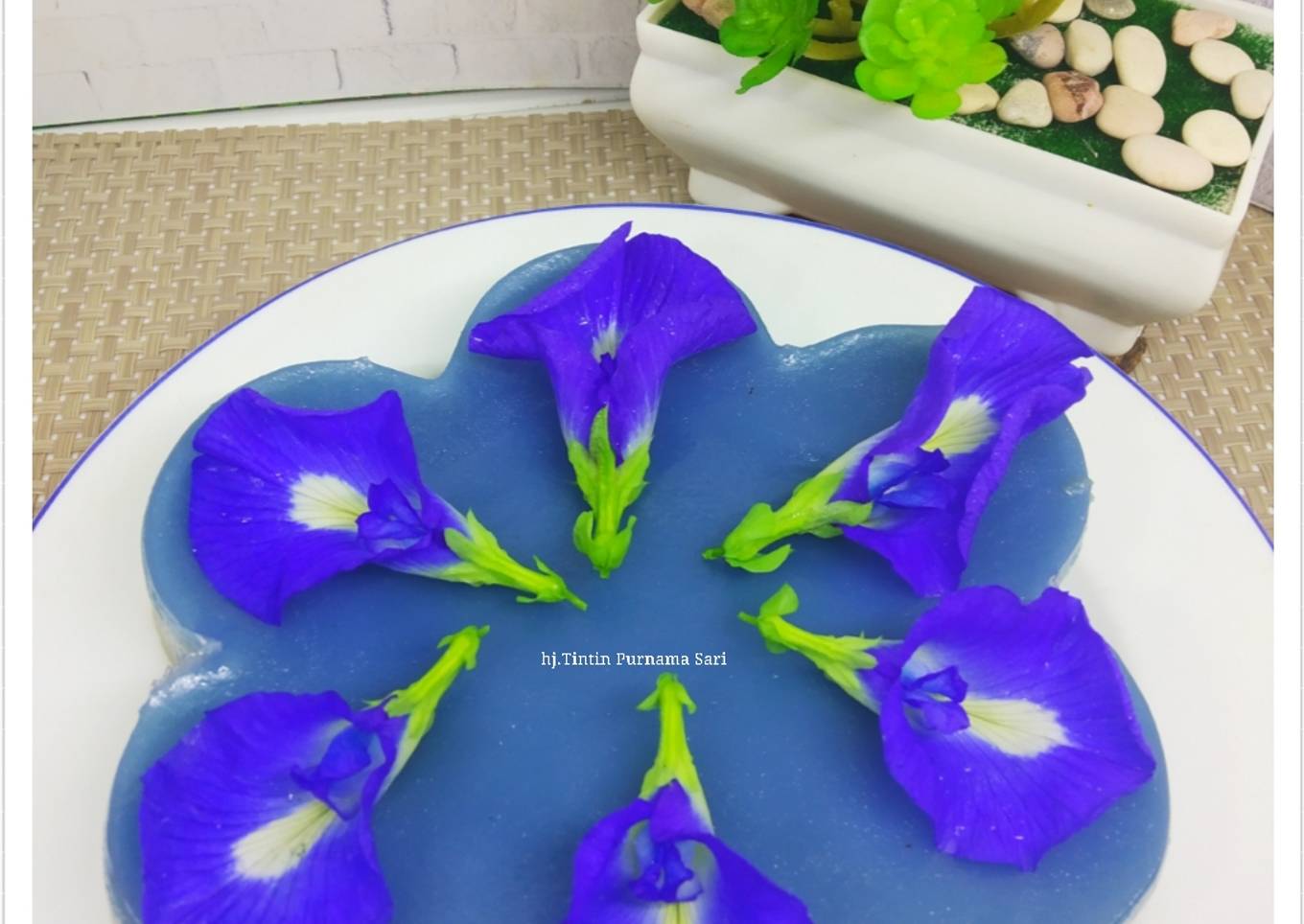 Kue Lapis Bunga Telang