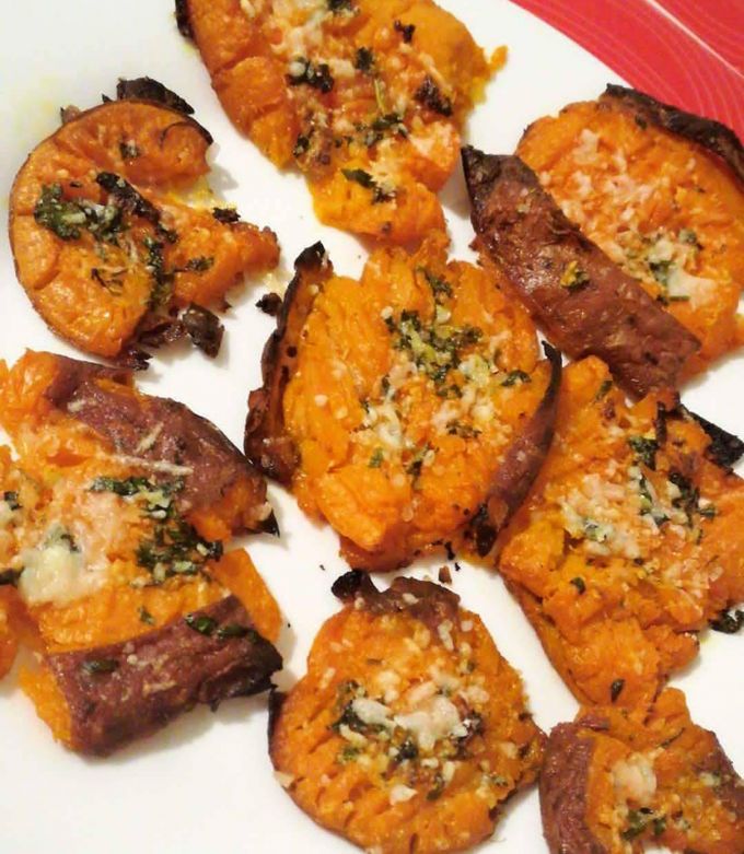 Foto de Batata doce ao murro com alho e parmesão