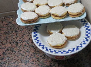 Una foto de Alfajores con masa sable