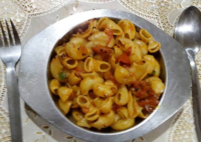 Simple Italian Breakfast. Masala Macroni