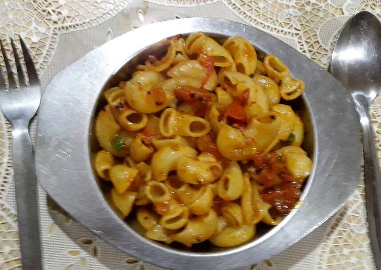 Simple Italian Breakfast. Masala Macroni