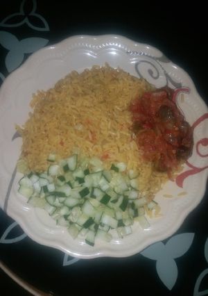 A picture of Fried rice with pepper gizzard and cucumber.