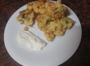 Una foto de coliflor con mayonesa