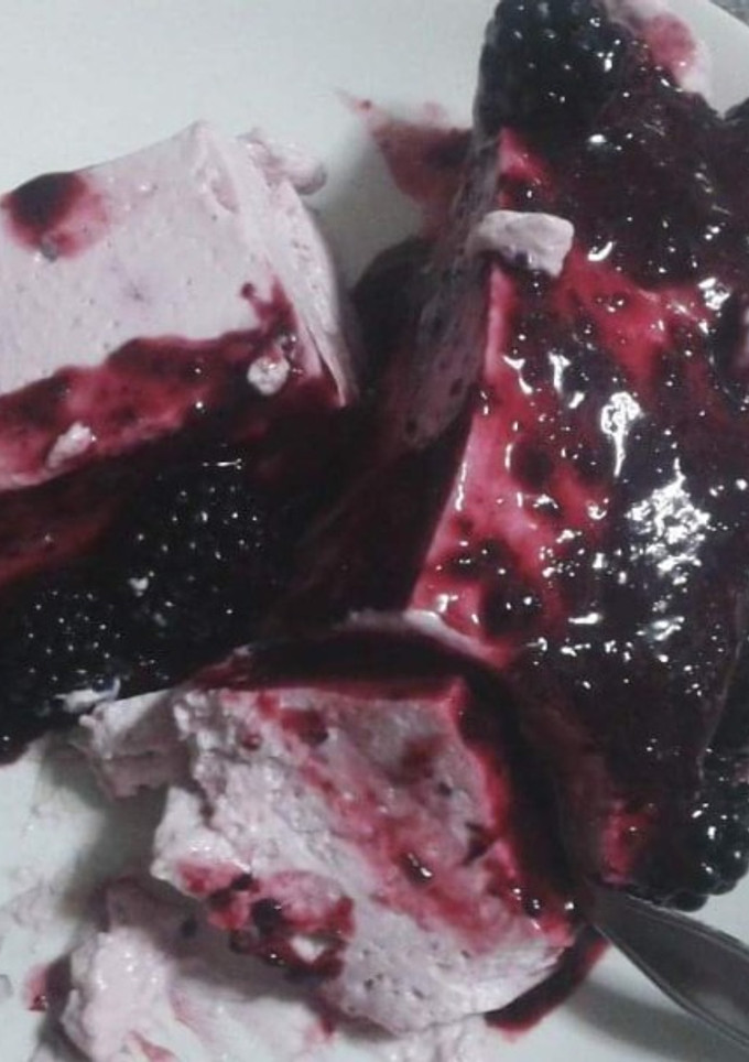 Una foto de Tarta de moras y queso mascarpone